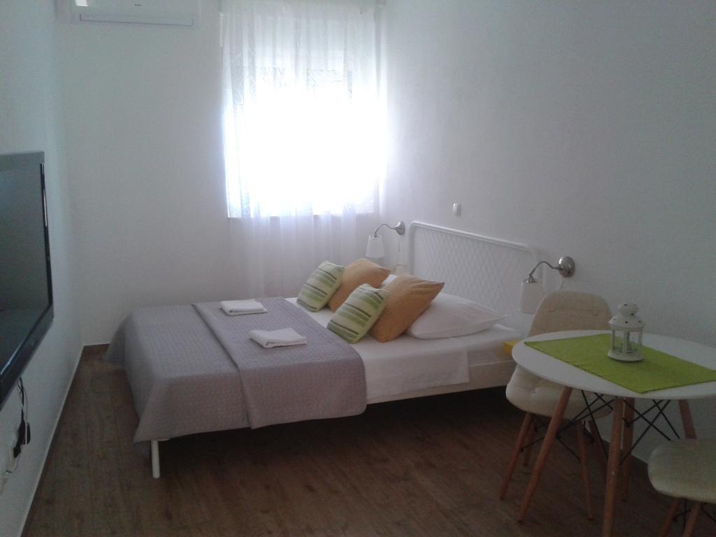Viola Apartment & Free Parking Шибеник Экстерьер фото