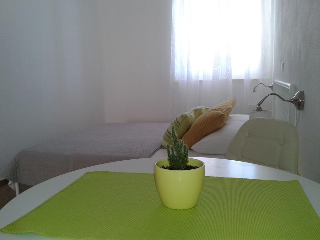 Viola Apartment & Free Parking Шибеник Экстерьер фото