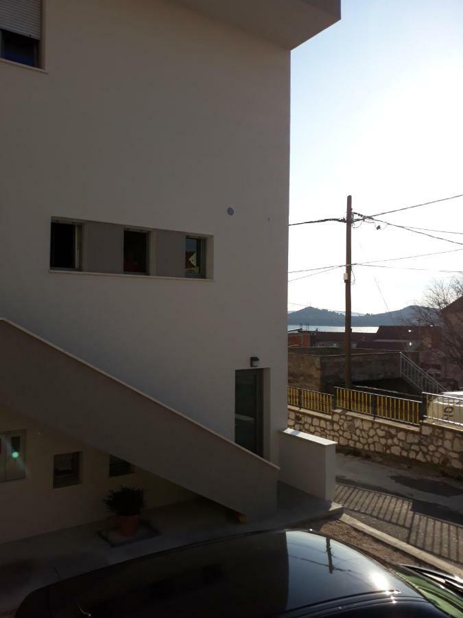 Viola Apartment & Free Parking Шибеник Экстерьер фото