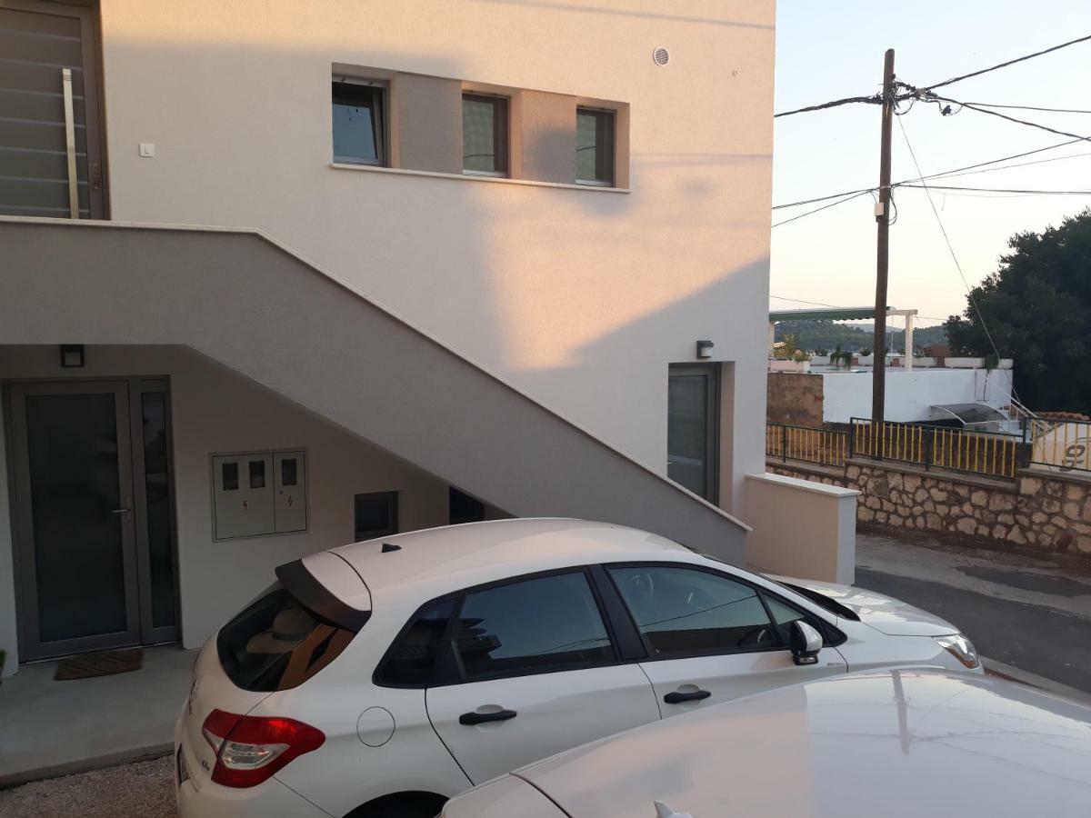 Viola Apartment & Free Parking Шибеник Экстерьер фото