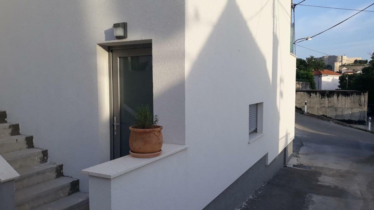 Viola Apartment & Free Parking Шибеник Экстерьер фото